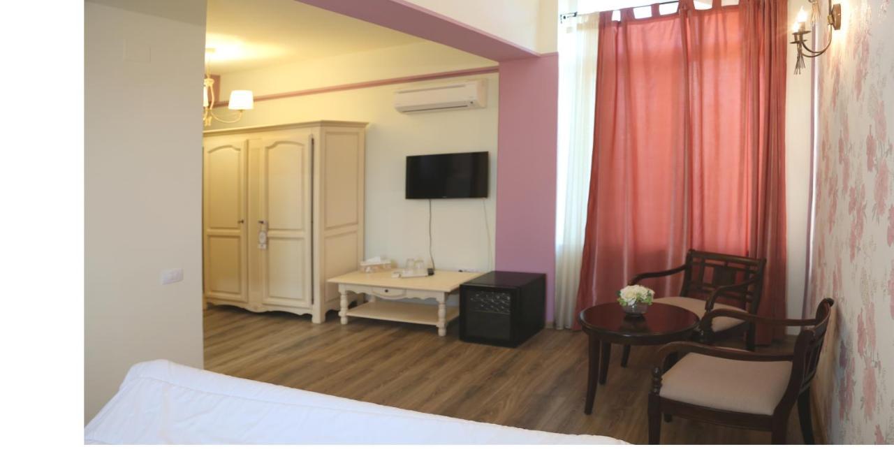 Boutique Vila White Duchess Năvodari Eksteriør billede